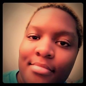 Meet your Posher, Akeira